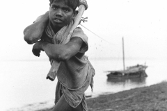 Indien: Kinderarbeit am Ganges (c) Ernst Herb