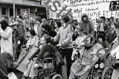 Frankfurt 1981, Behinderte gehen auf die Straße, Gusti Steiner (c) Ernst Herb